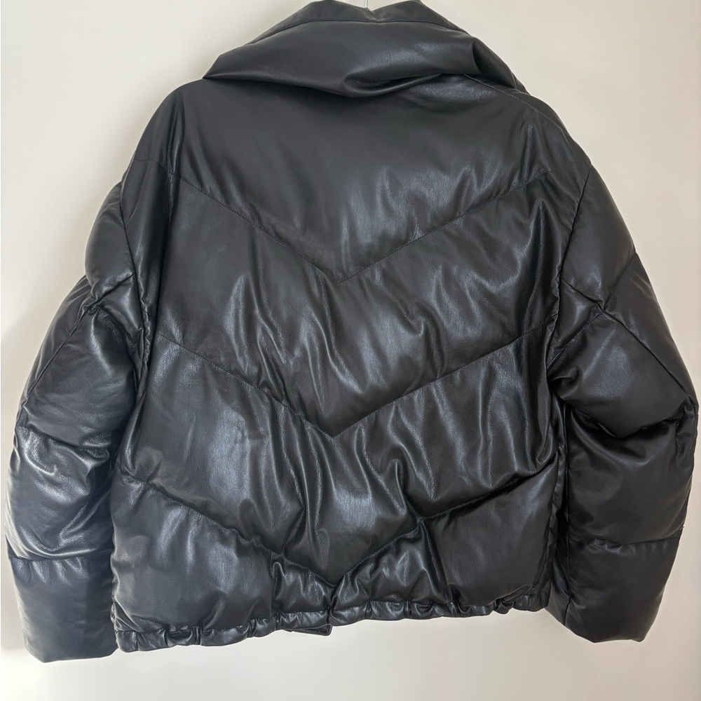 Cloud Puff Winter Jacket Shiny Black by Wilfred | Aritzia |Gorpcore | Vegan - Picture 13 of 15